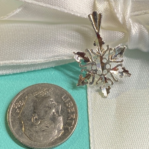 Sterling snowflake pendant charm 925 diamond cut - Picture 4 of 5